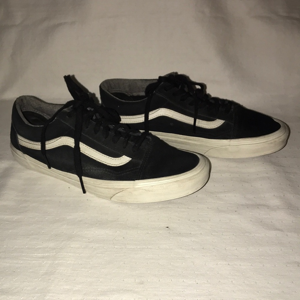 Vans Black & White Sneakers - Size 7.5 Mens 9 Women’s